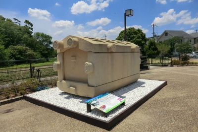 復元された石棺