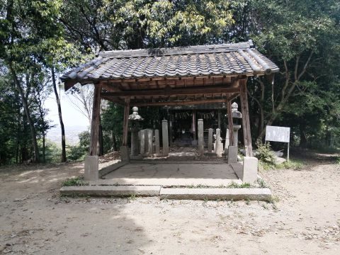 山頂の国常立神社